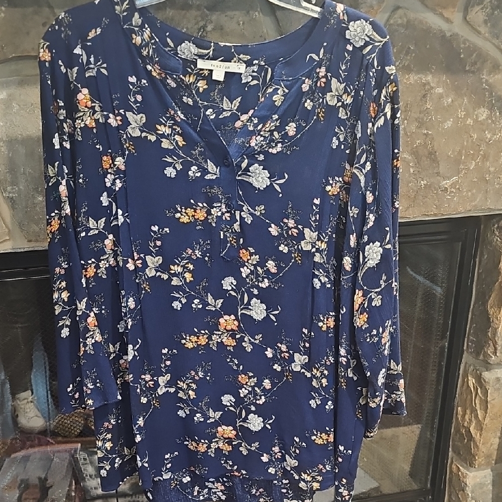 GUC fun2fun Navy Floral Tunic Top 1X